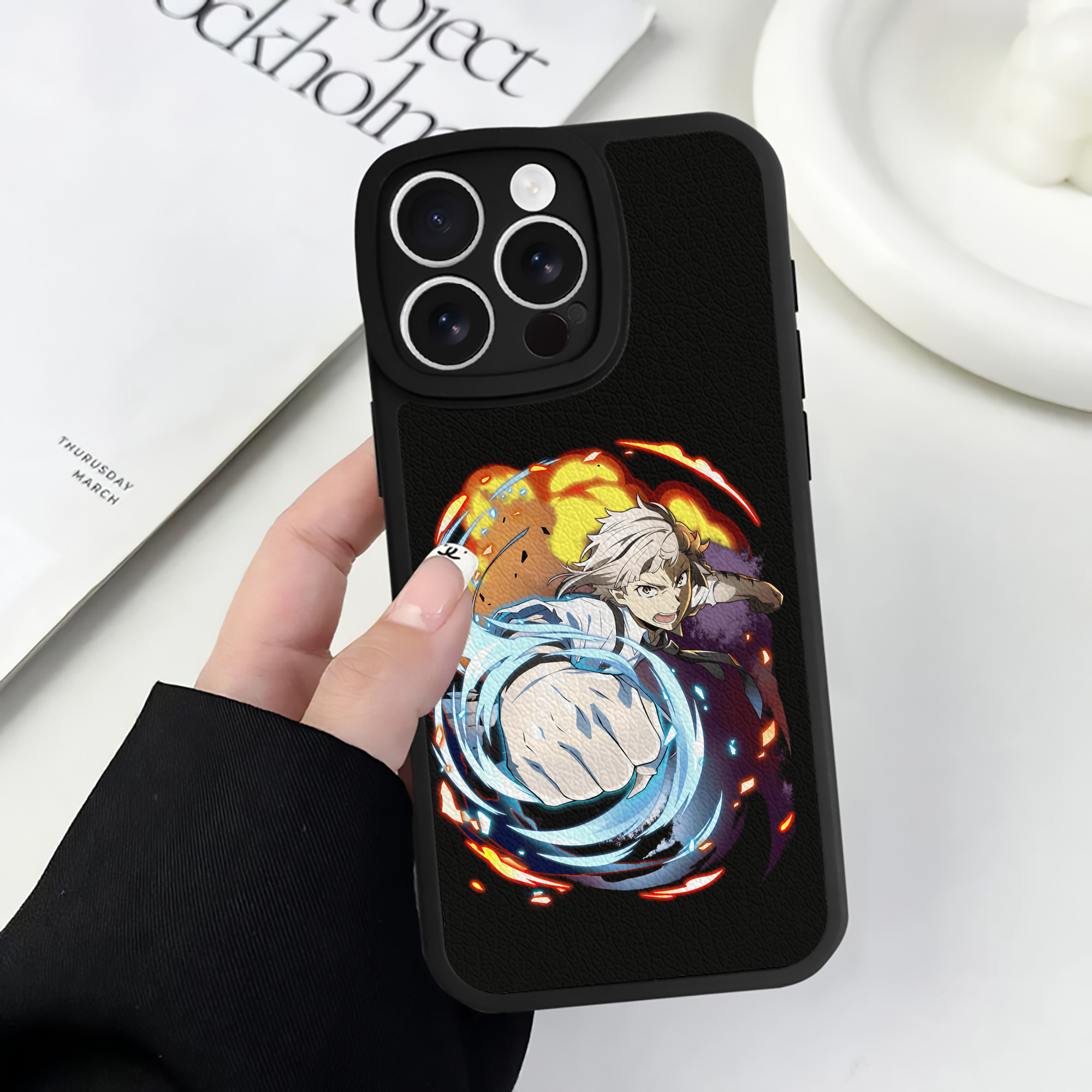 （画像用） 文豪ストレイドッグス Bungo Stray Dogs 【iPhone 16シリーズ対応】シリコンスマホケース（レザー調） 材質：シリコン